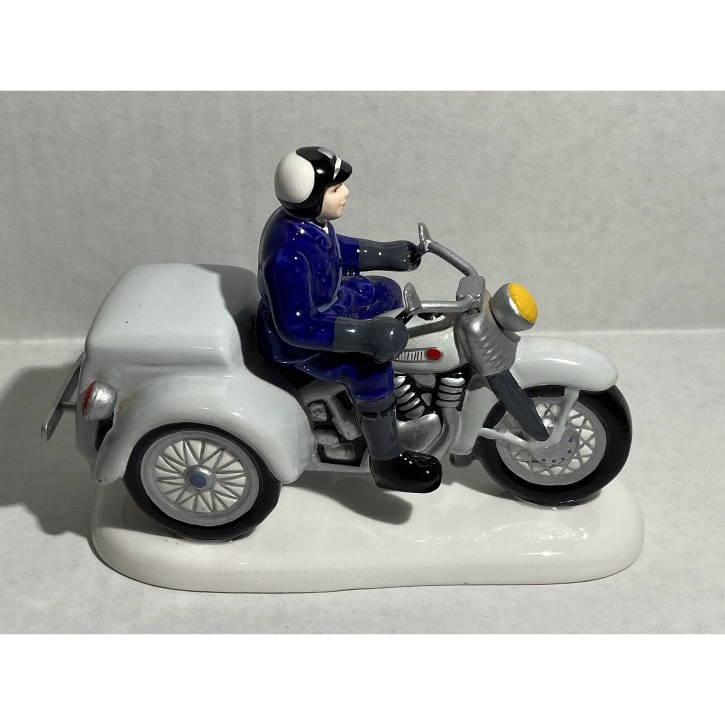 DEPT 56 HARLEY DAVIDSON PATROLLING THE ROAD 54971 No box