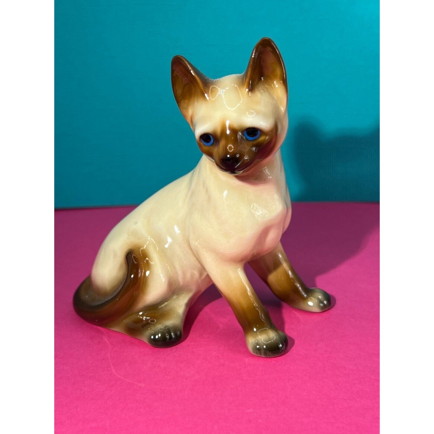 Harvey Knox Porcelain Siamese Sitting Cat Style #1147-1A81 4inch tall