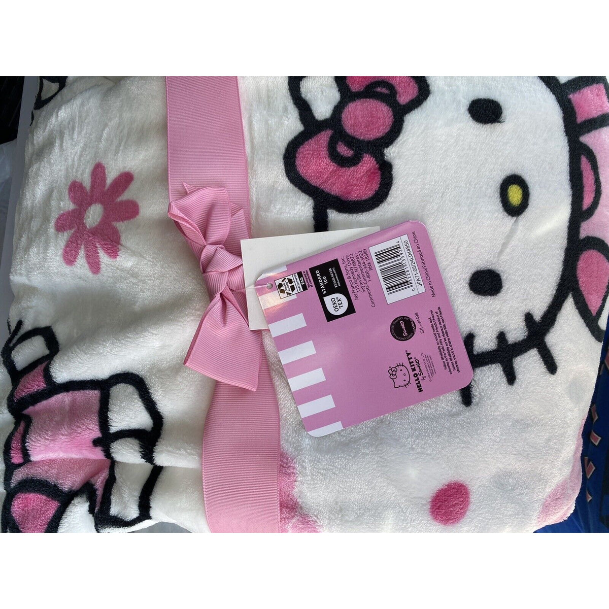 Hello Kitty Super Soft Daisy Pink Throw Blanket