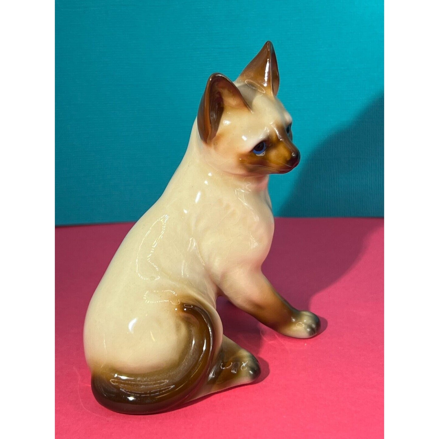 Harvey Knox Porcelain Siamese Sitting Cat Style #1147-1A81 4inch tall