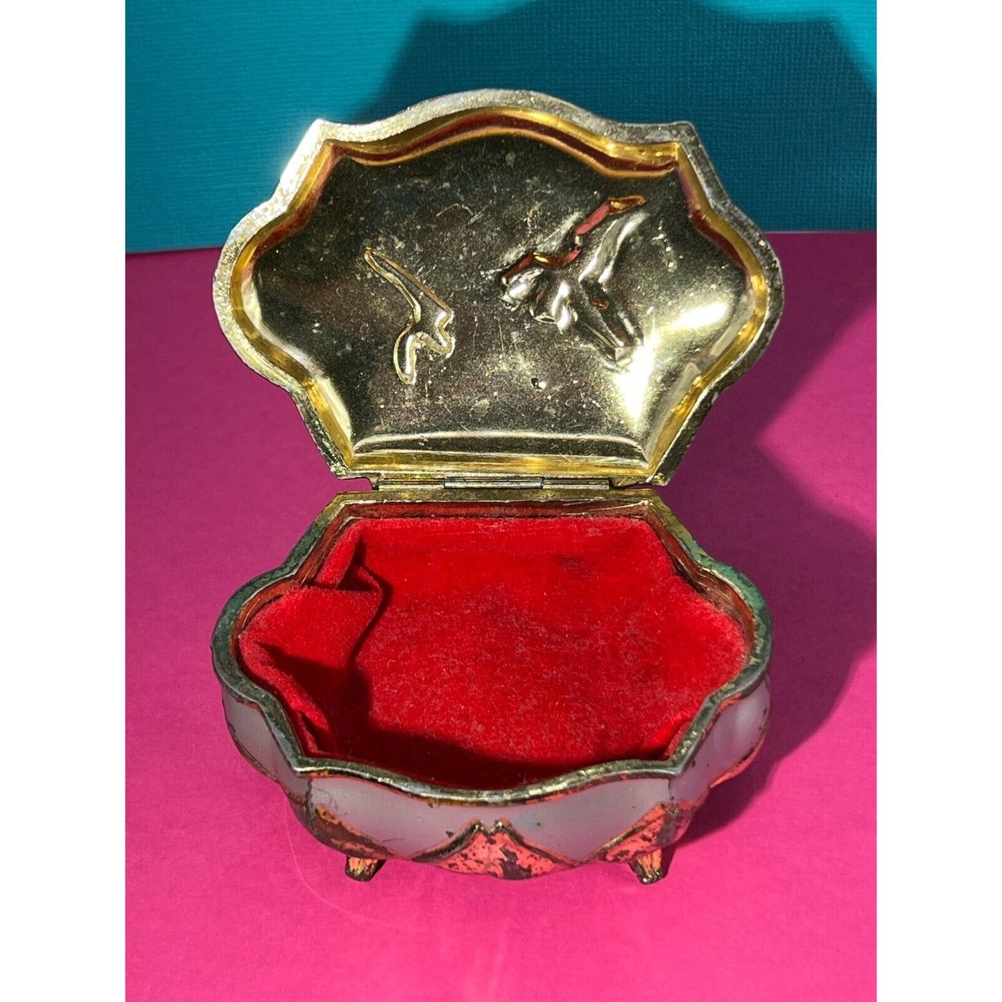 Vintage Jewelry Trinket Pill Box Cherubs