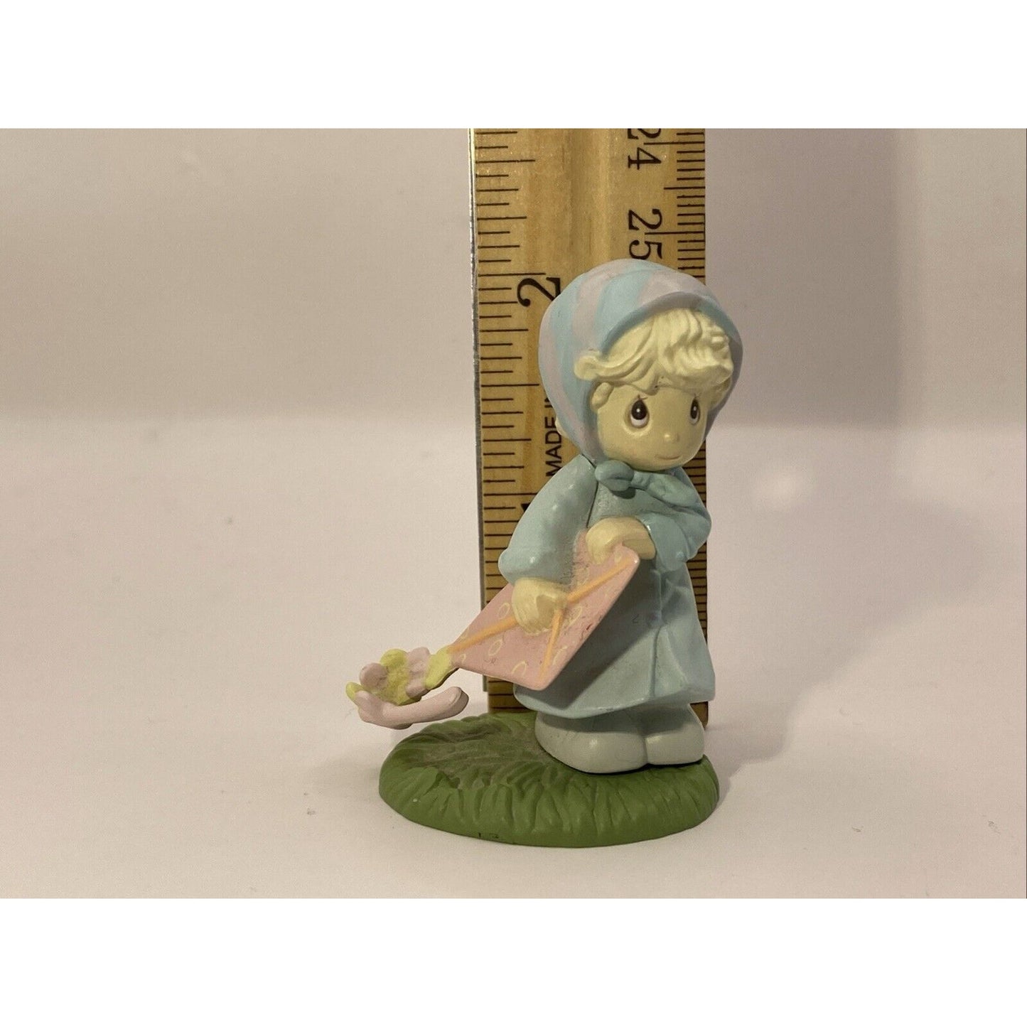 Enesco Precious Moments 1989 March Monthly Miniature Figurine 573329