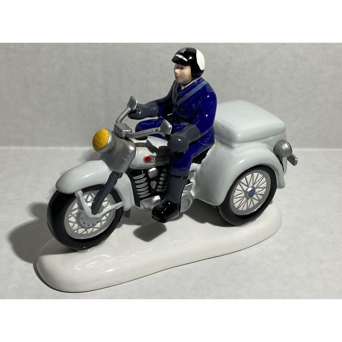 DEPT 56 HARLEY DAVIDSON PATROLLING THE ROAD 54971 No box