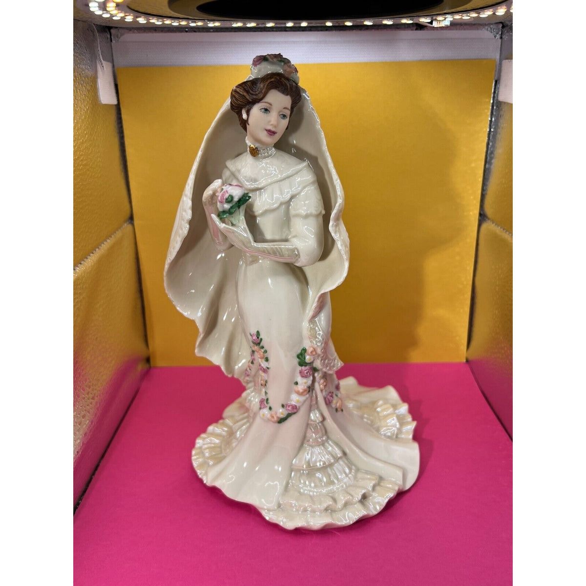 Lenox Classic Victorian Bride Fine Porcelain 1995 Beautiful Excellent Condition