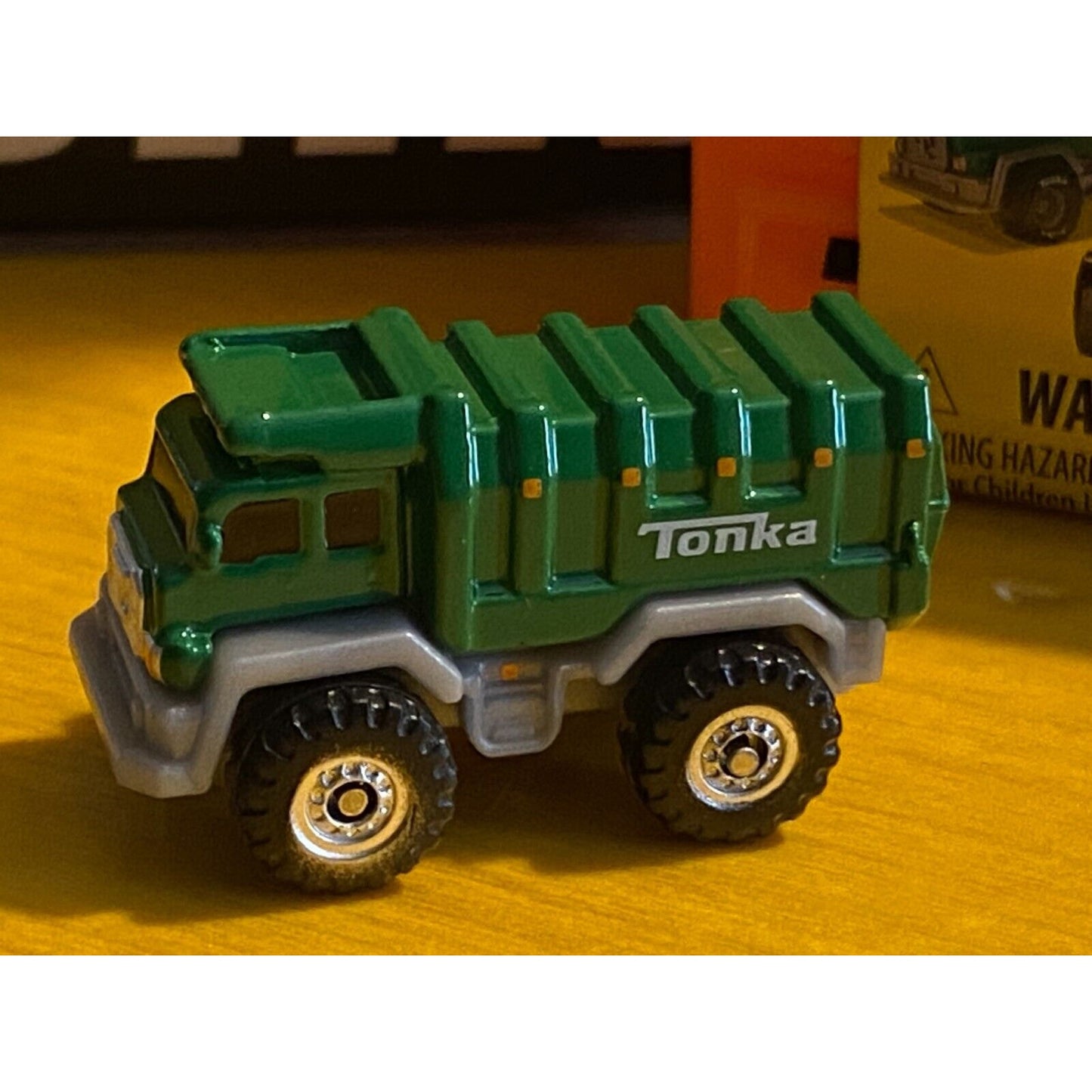 Hasbro Basic Fun Single Micro Green Sanitation Truck 1"